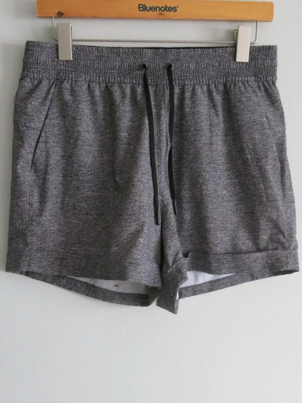 Lululemon Athletica Spring Break Away Short Heather Lux Multi Black - Size 8 - Picture 5 of 7